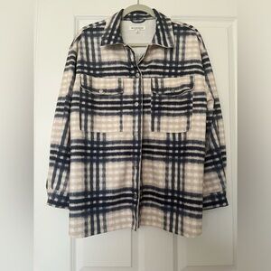 Like new super soft button down in plaid!